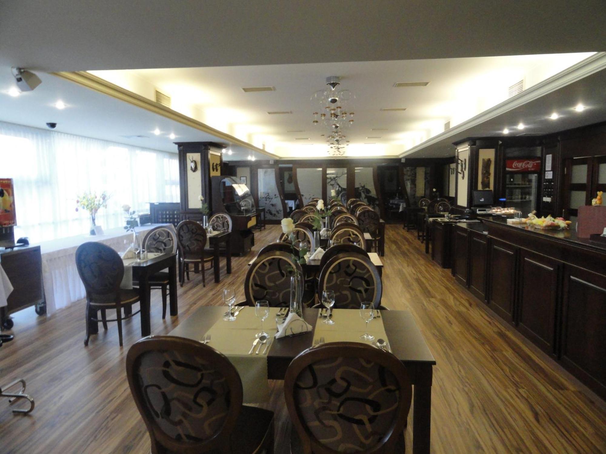 Hotel Druzba Michalovce Zewnętrze zdjęcie