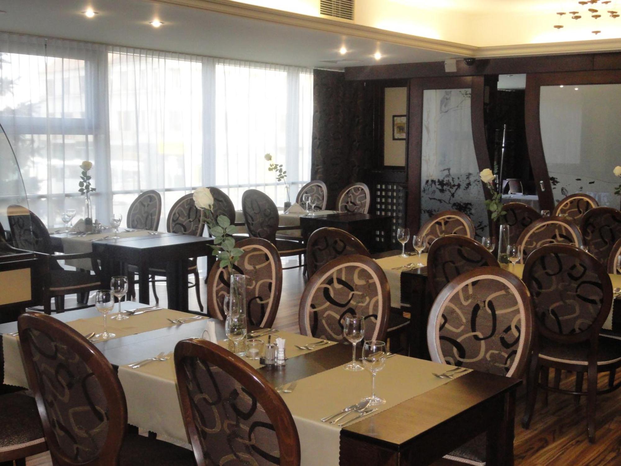 Hotel Druzba Michalovce Zewnętrze zdjęcie
