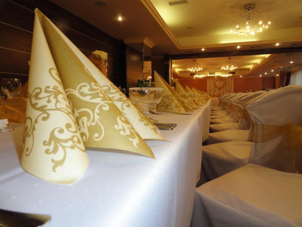 Hotel Druzba Michalovce Zewnętrze zdjęcie