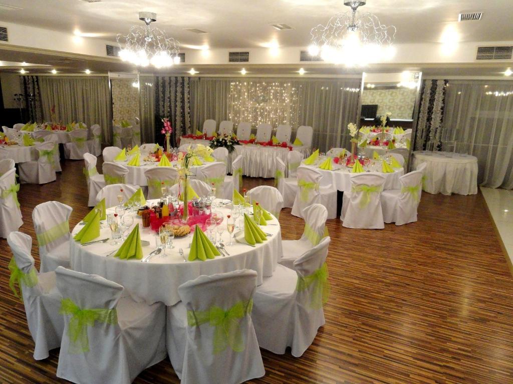 Hotel Druzba Michalovce Zewnętrze zdjęcie