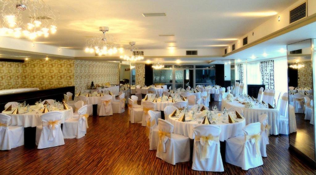 Hotel Druzba Michalovce Zewnętrze zdjęcie