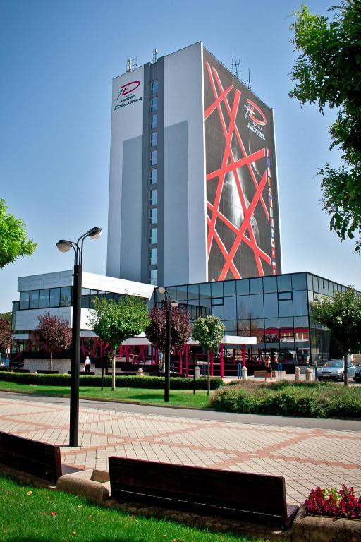 Hotel Druzba Michalovce Zewnętrze zdjęcie