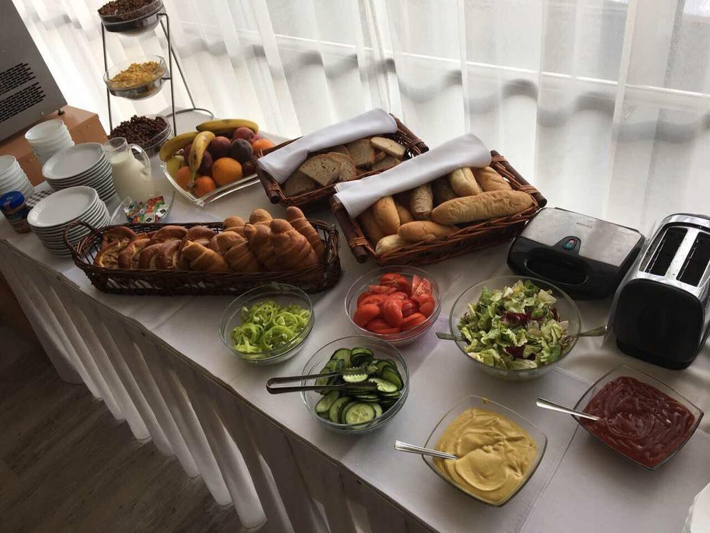 Hotel Druzba Michalovce Zewnętrze zdjęcie