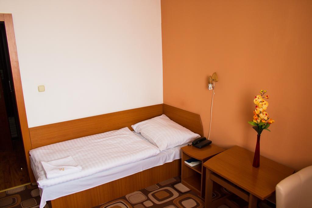 Hotel Druzba Michalovce Zewnętrze zdjęcie
