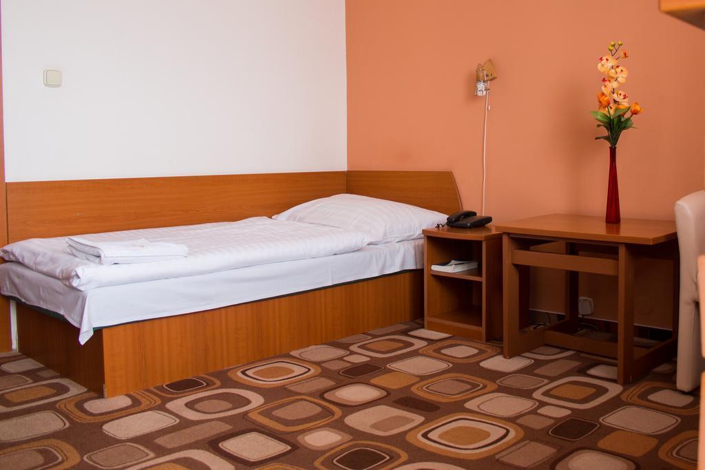 Hotel Druzba Michalovce Zewnętrze zdjęcie
