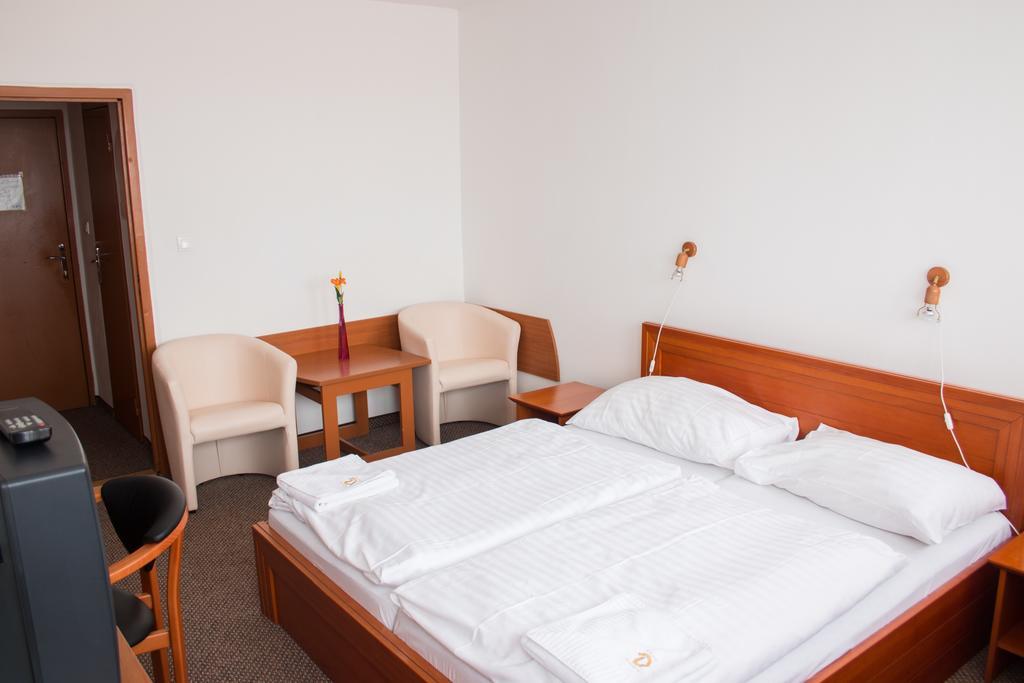 Hotel Druzba Michalovce Zewnętrze zdjęcie